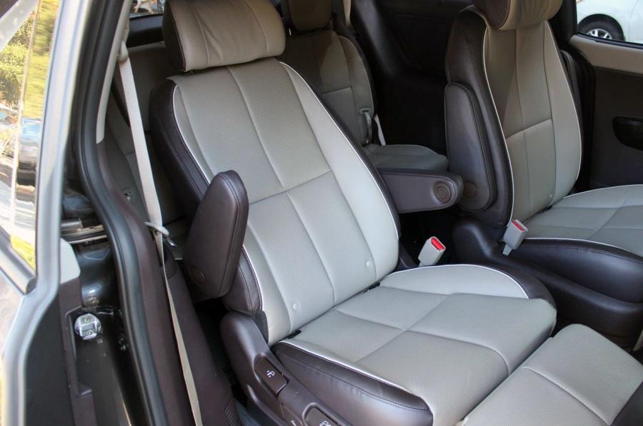  Kia Sedona SXL 2015 года  (фото 56 из 75)